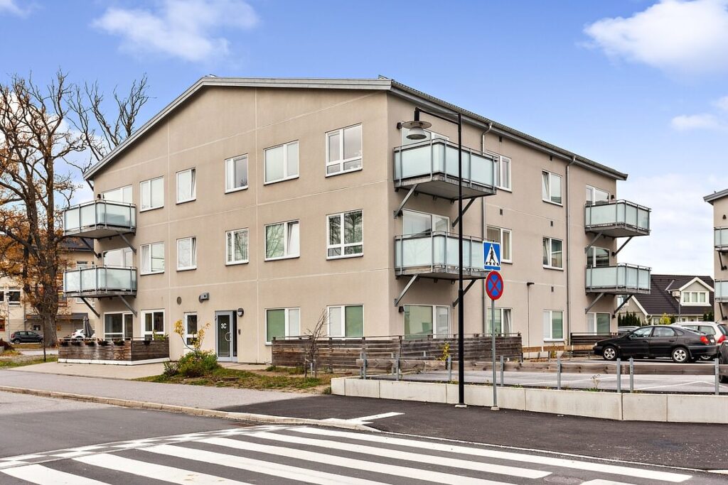 4. Ombyggnation innergard flerbostadshus Sodertalje Blombacka 1