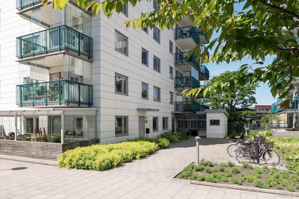 5. Renoverad gardbjalkslag innergard BRF Nynashamn 1